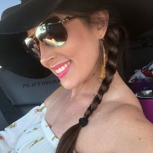 Meet your Posher, Cari